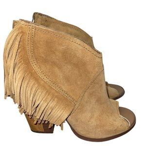 Gianni Bini Women's Booties 9.5M Tan Suede Reny Fringe Peep Toe Ankle Block Heel